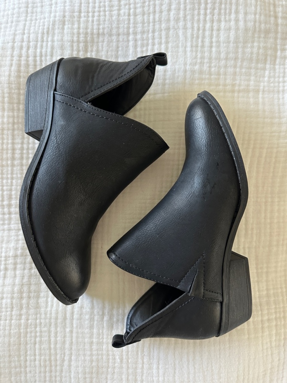 Universal Thread Black Cutout Ankle Booties with Low Block Heel